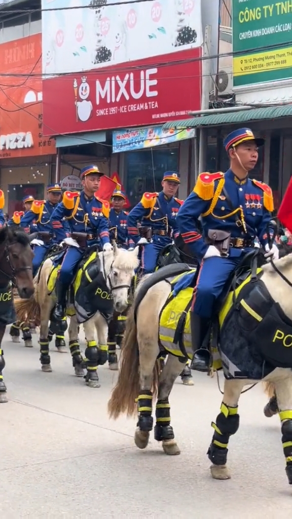 越南机动警察骑兵团,新款制服,好看吗