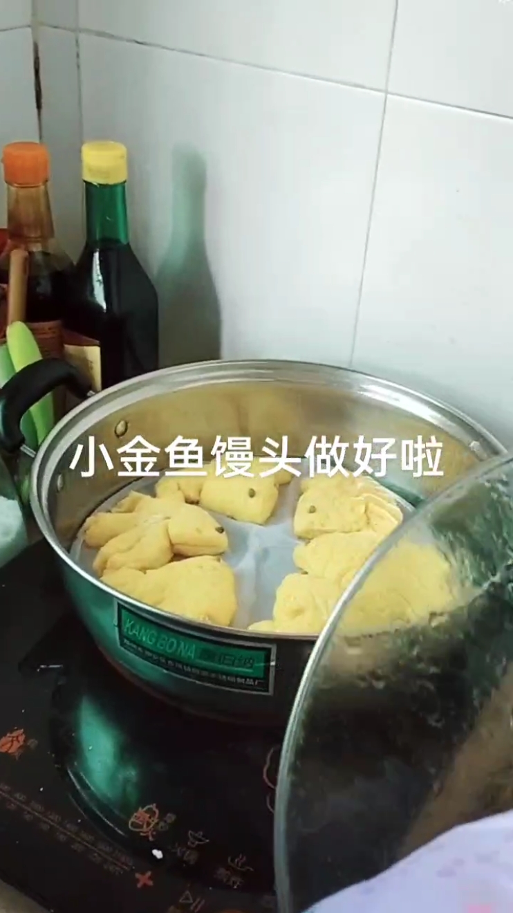 幼儿园小朋友放学回家可以做什么?今天来做小金鱼馒头