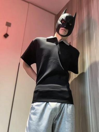 终于可以更新了 哇 这件 polo 衫好好看#腹肌控禁欲系 #荷尔蒙爆棚的男人 #宽肩窄腰