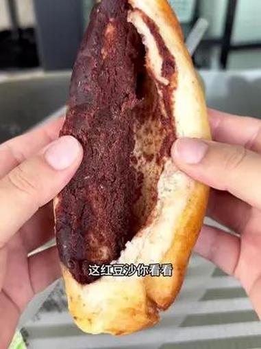 红豆给的超多,又软又润口感很绝!大人小孩都爱吃 一口下去超满足 早餐面包推荐 超便宜超划算
