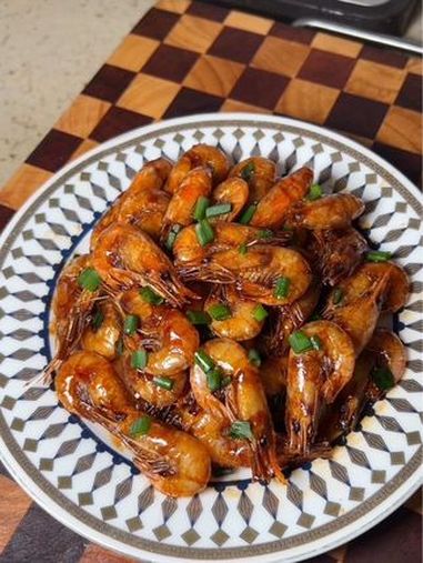 油爆虾 壳脆肉嫩,又鲜又入味 大人小孩都爰吃 真材实料好味道