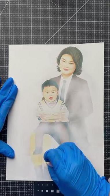 #画画 它教会我们耐心:最动人的层次,源于一遍遍轻柔的覆盖,而非一次浓烈的宣告。#人物肖像