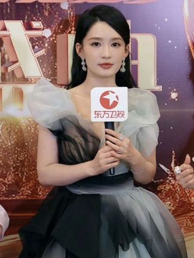 李沁电视剧品质盛典出图 李沁穿得好像水墨画 赤子之心对待每一个角色,李沁 谈《庆余年2》林