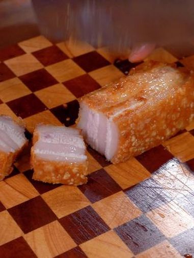年夜饭做一个脆皮烧肉寓意火火熊熊 美食推荐 脆皮烧肉做法 美食分亨