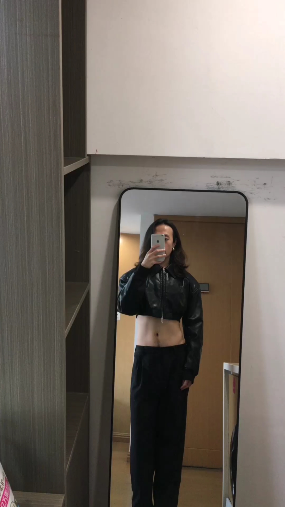 宽肩细腰人鱼线马甲线,无滤镜无美颜原相机自拍