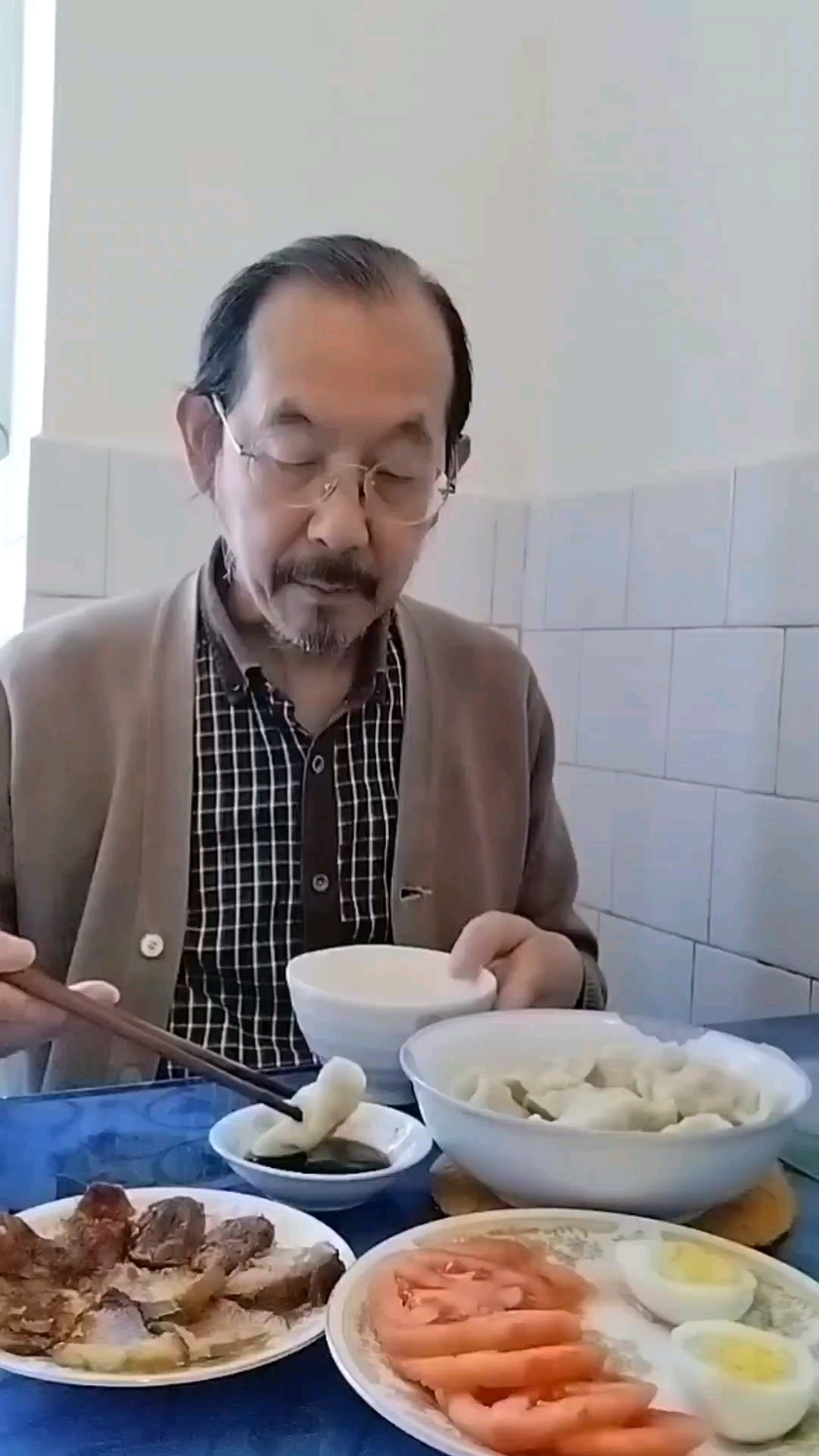 尤慕达/民俗 正月初五吃饺子