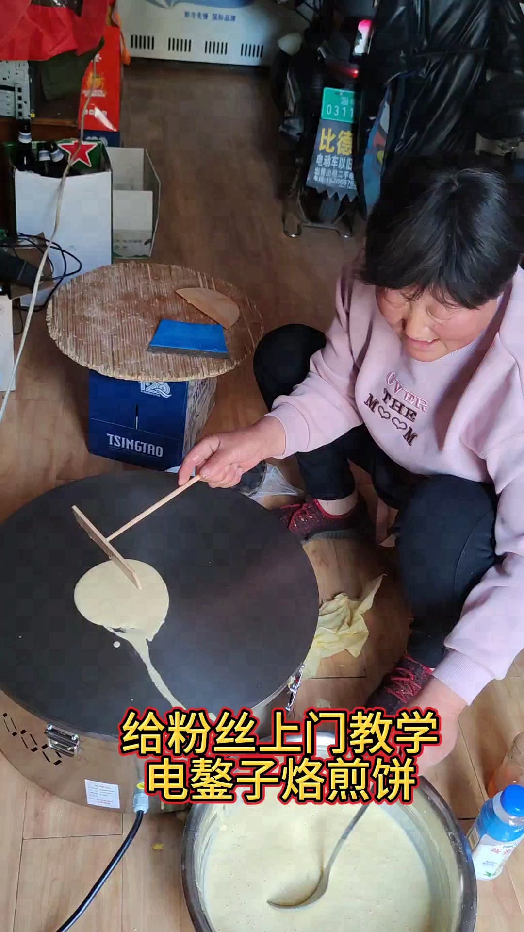 给用户试摊教学电鏊子烙煎饼