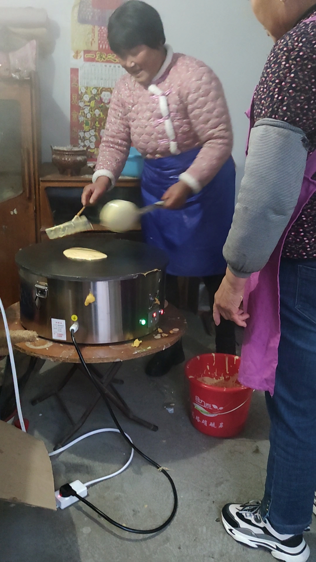 沂源福康炉具店,给粉丝教学电鏊子烙煎饼