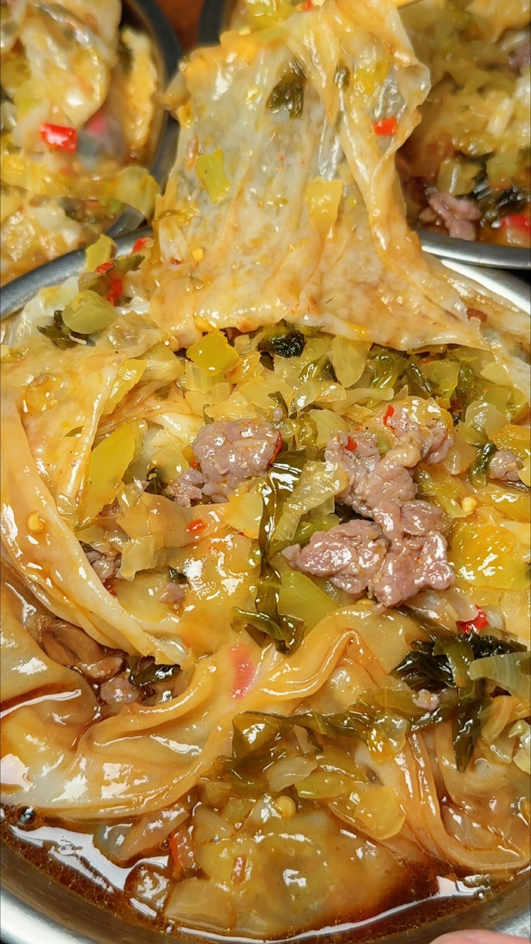 藏在潮汕村子里7块钱一份的酸菜牛肉肠粉!