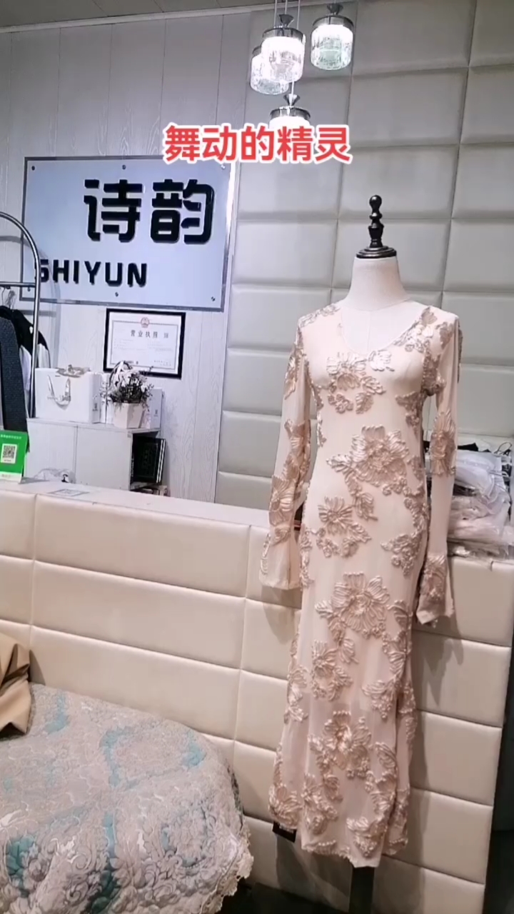 绣花蕾丝连衣鱼尾裙