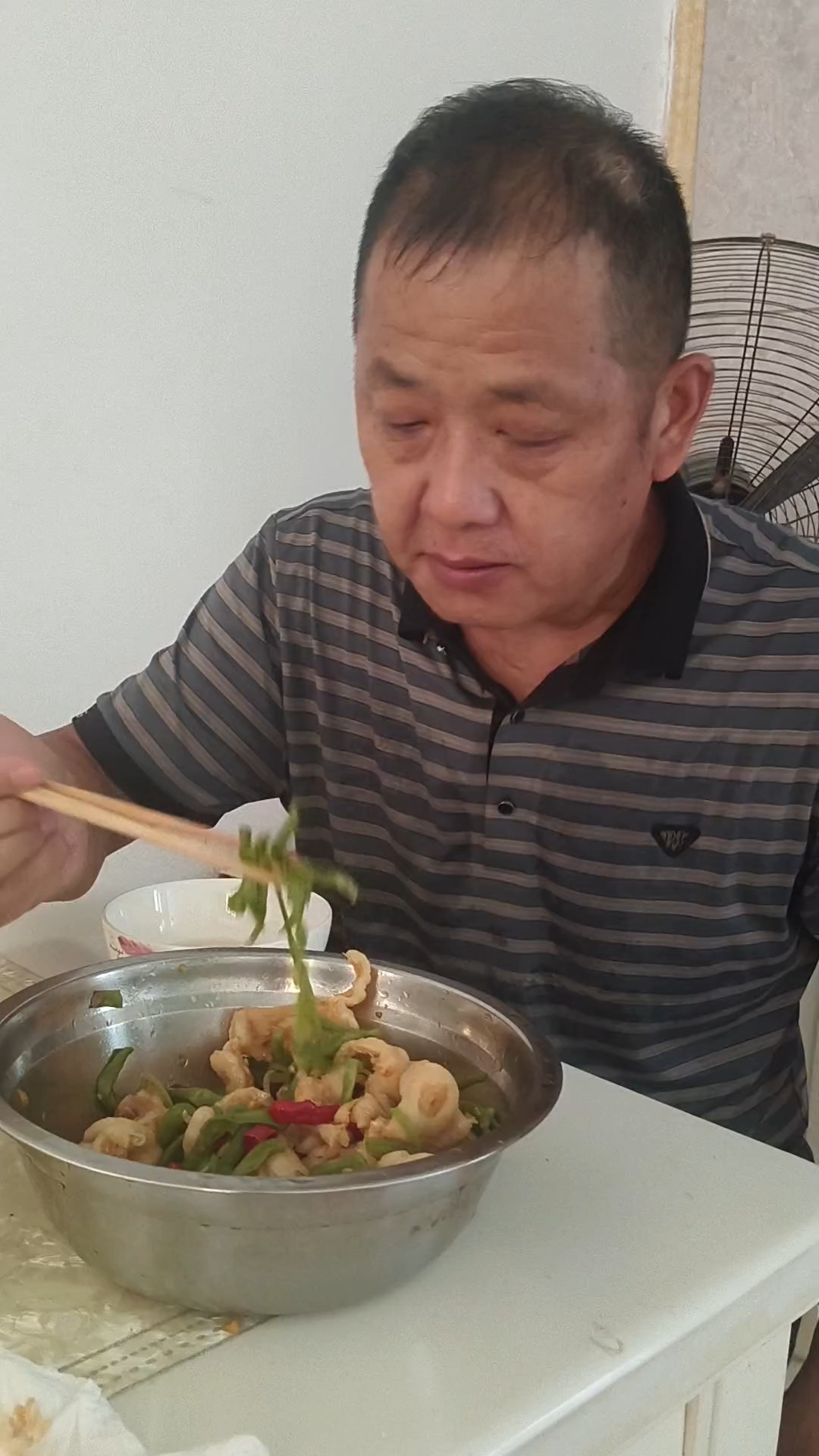 美食分享贡菜家常做法   酸辣贡菜鸡爪凉拌菜好吃的不得了。