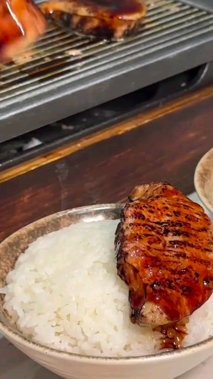 来吧，今天整一份西餐尝尝，就是这个鹅肝饭！