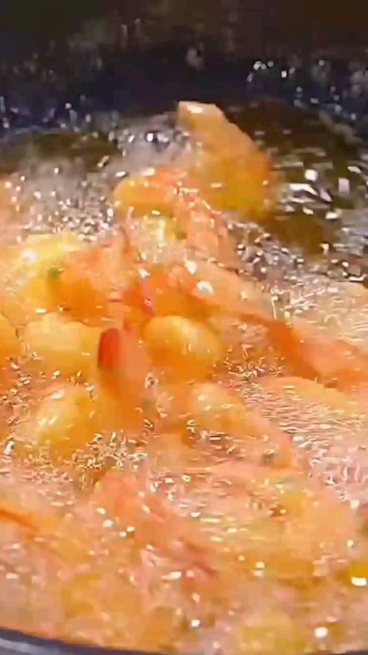 大过年的,大餐怎么少得了大虾呢?炸大虾试试