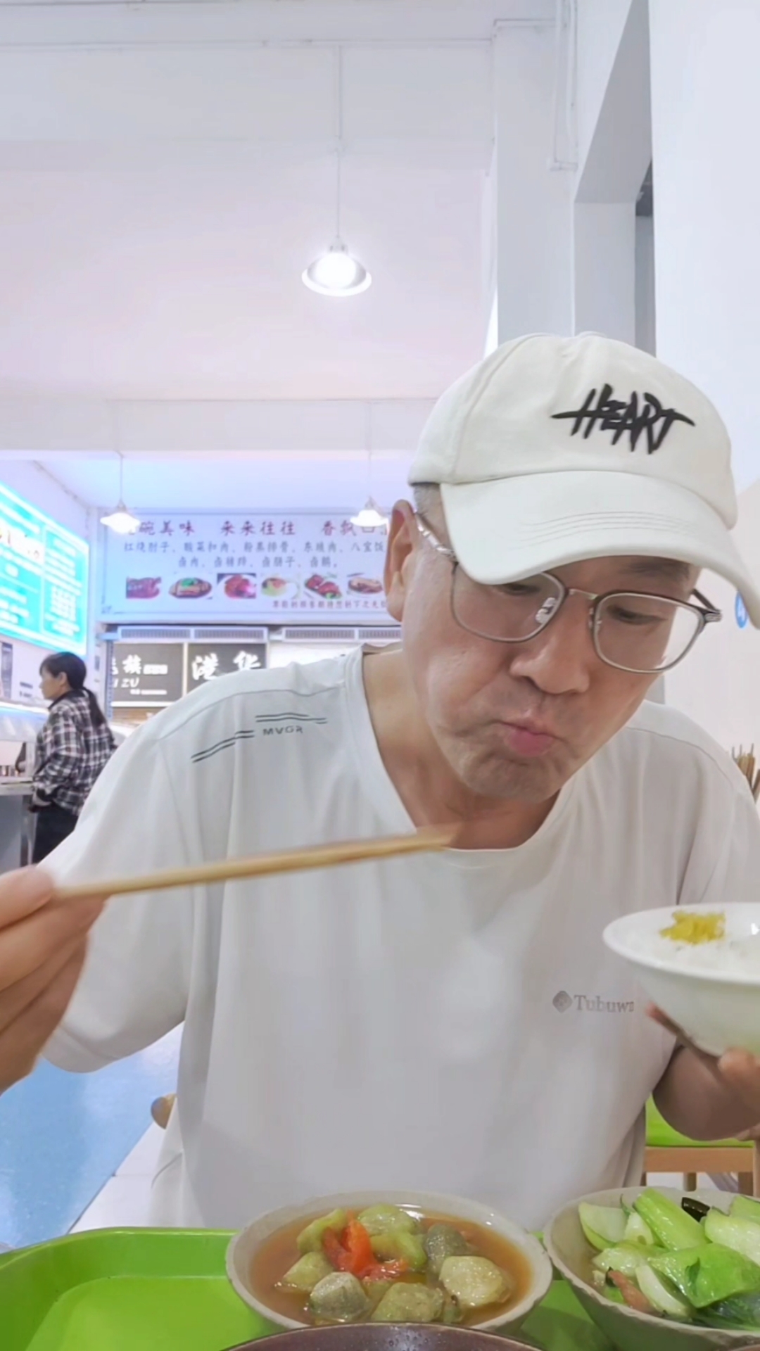 云南文山,这家餐厅做小碗菜,两荤两素12元,来尝尝看