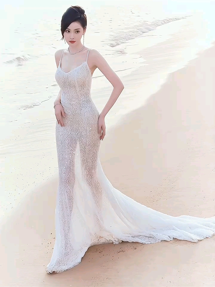 海边的蕾丝鱼尾婚纱,把浪漫焊在沙滩上～ #婚纱 #海边婚纱照