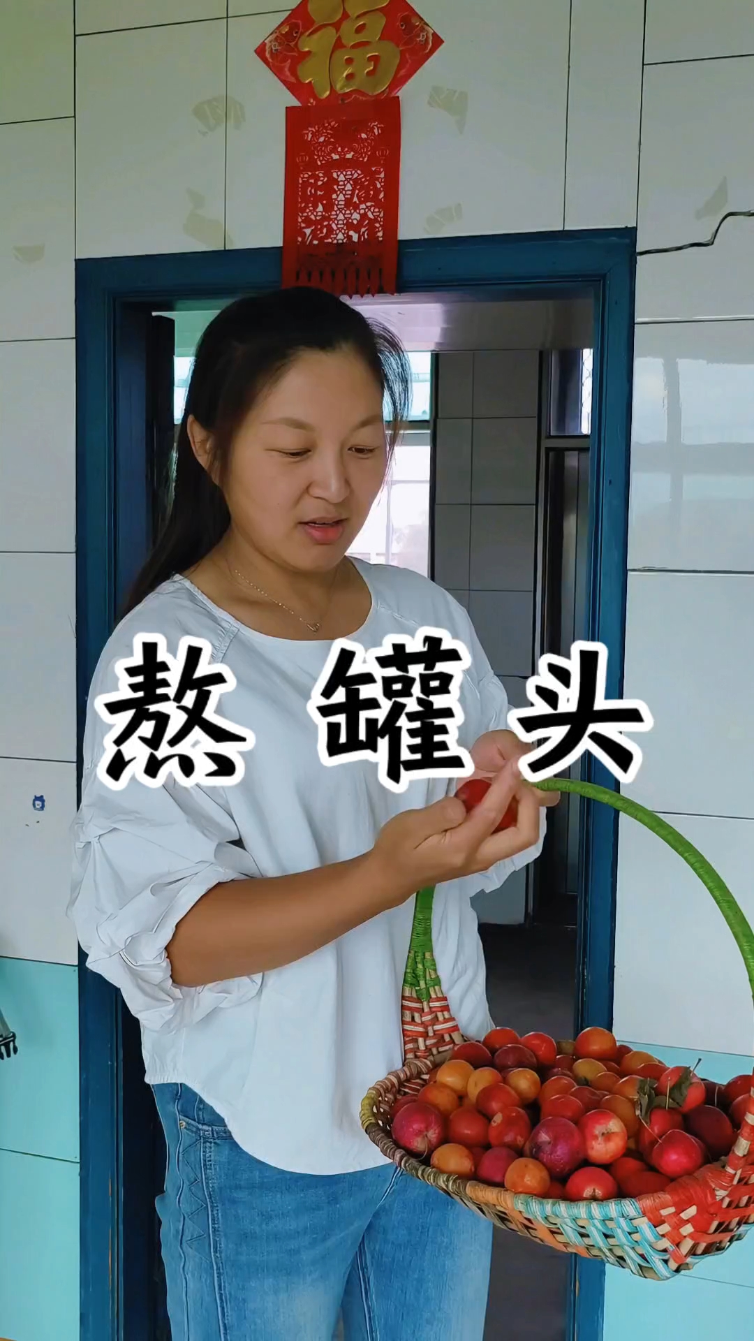 乡亲送的鸡心果吃不完,婆婆说用来做水果罐头能吃好久