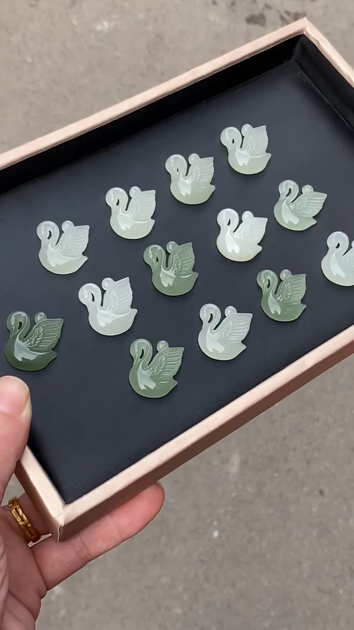 精品和田玉小天鹅吊坠