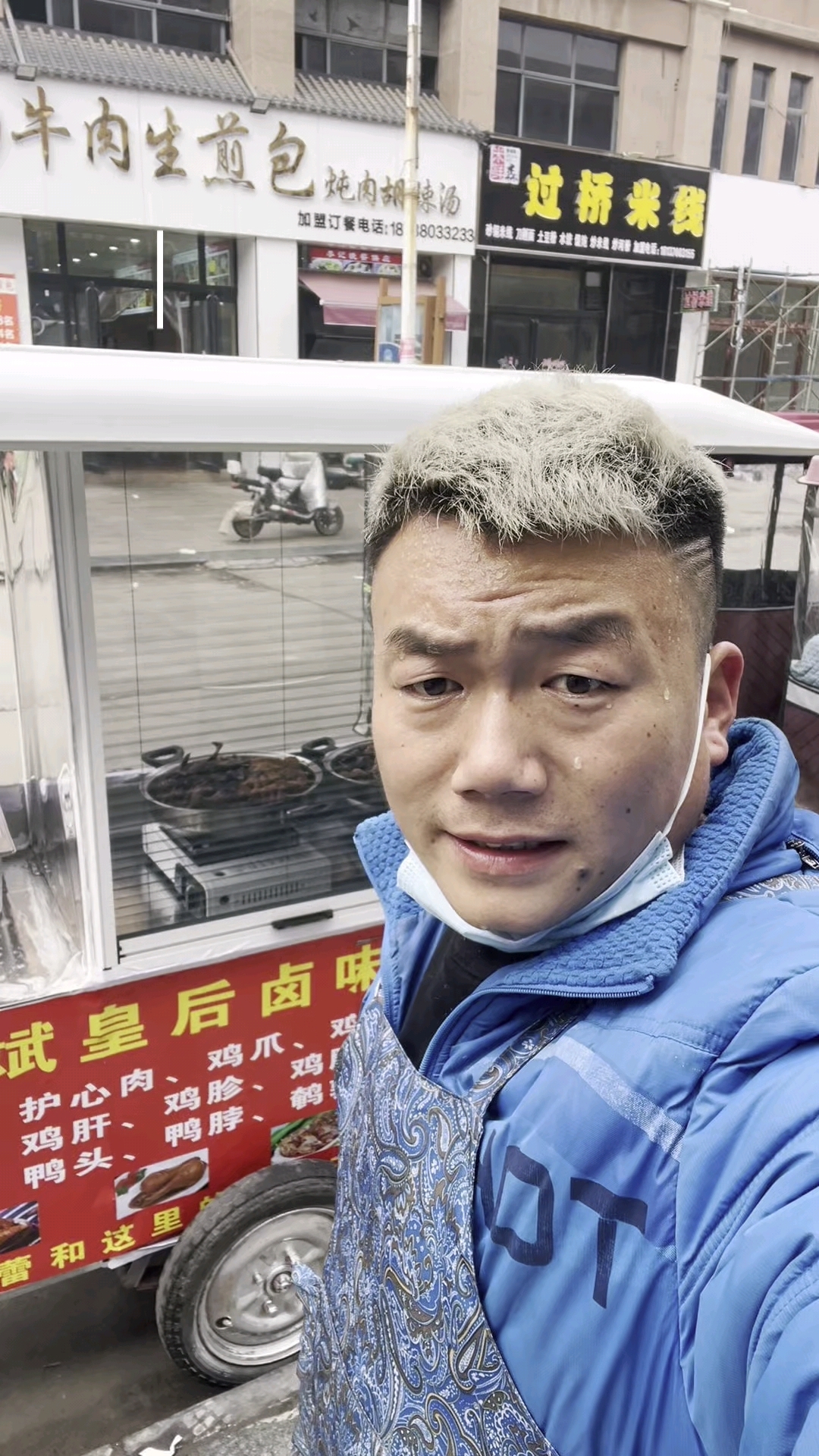 今天是二月二龙抬头,中午在理发店旁边摆摆摊!