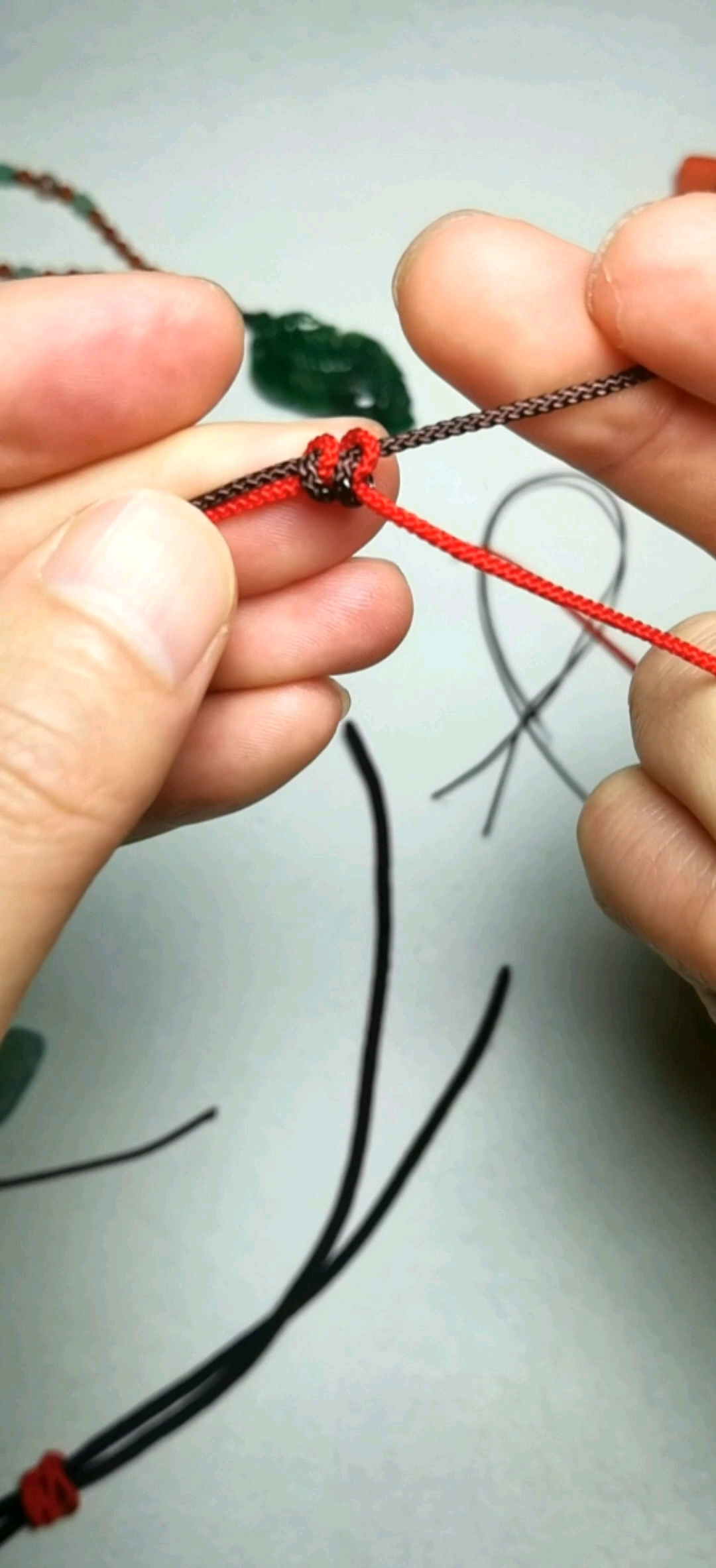 吊坠怎么打结，金刚结的打法，有5遍，应该看得会了