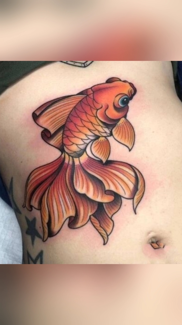 一组惊艳可爱的金鱼纹身图案欣赏