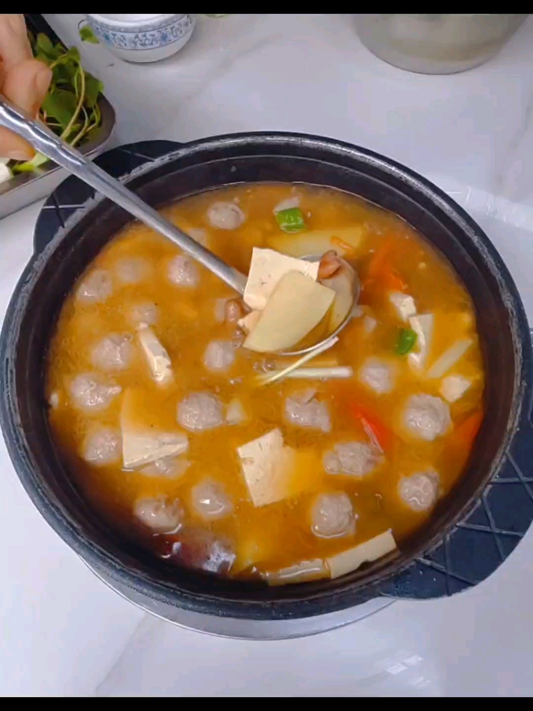 今天中秋节妹妹妹夫带领全家人去吃了豆汤圆子火锅～贵州名小吃～