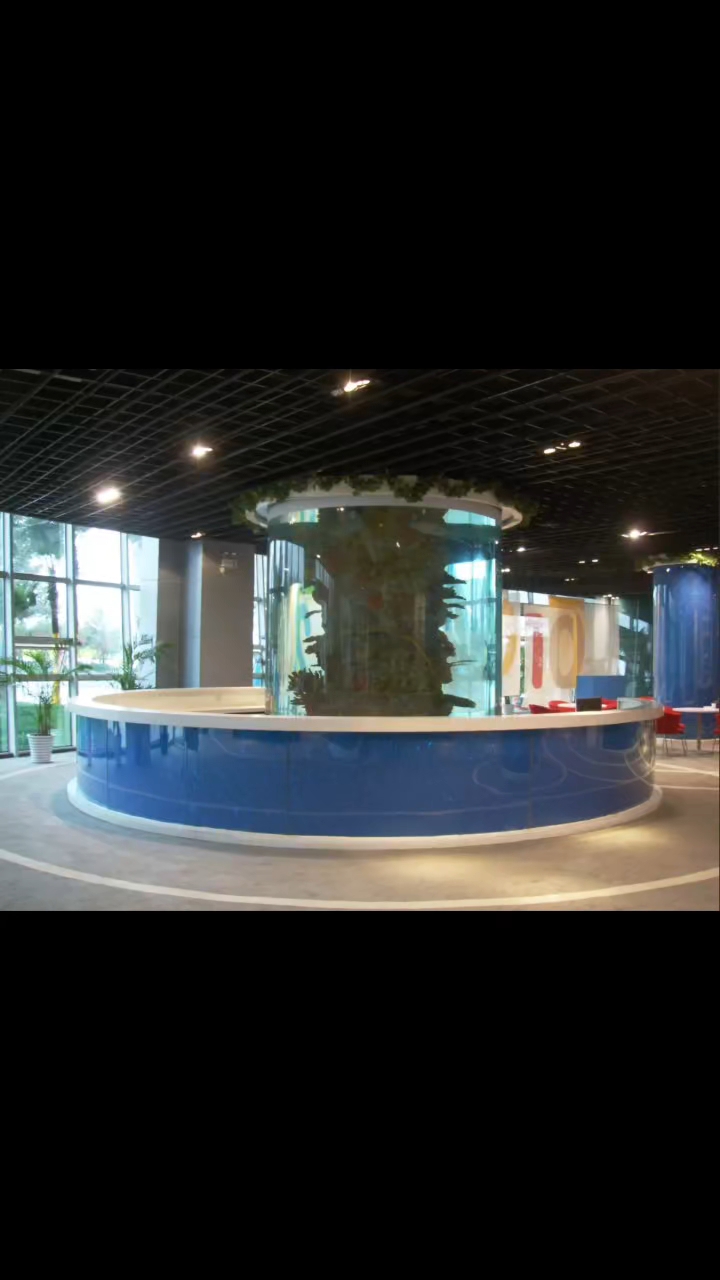 大型圆柱亚克力鱼缸制作,戏浪海景无缝拼接