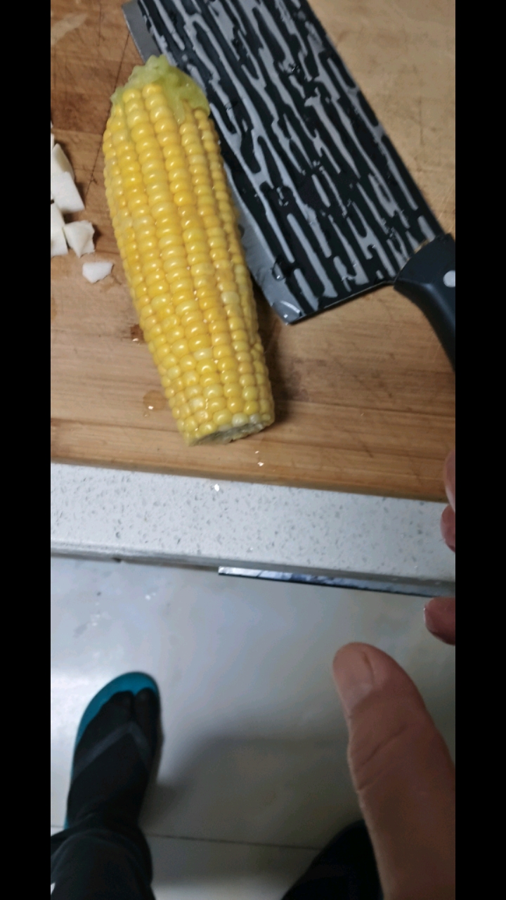 郑州初冬吃美食，山药玉米鸡蛋面汤营养互补健康养生味美可曰美食