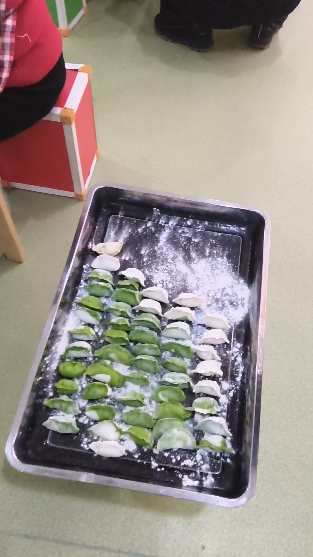 郑州金葵子语幼儿园举办冬至快乐迎新年包饺子活动夕阳红欢声笑语