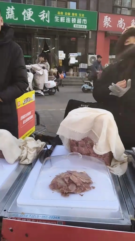 小寒后郑州锦葵街河南风味名吃垛子牛羊肉，营养味美健康养生美食