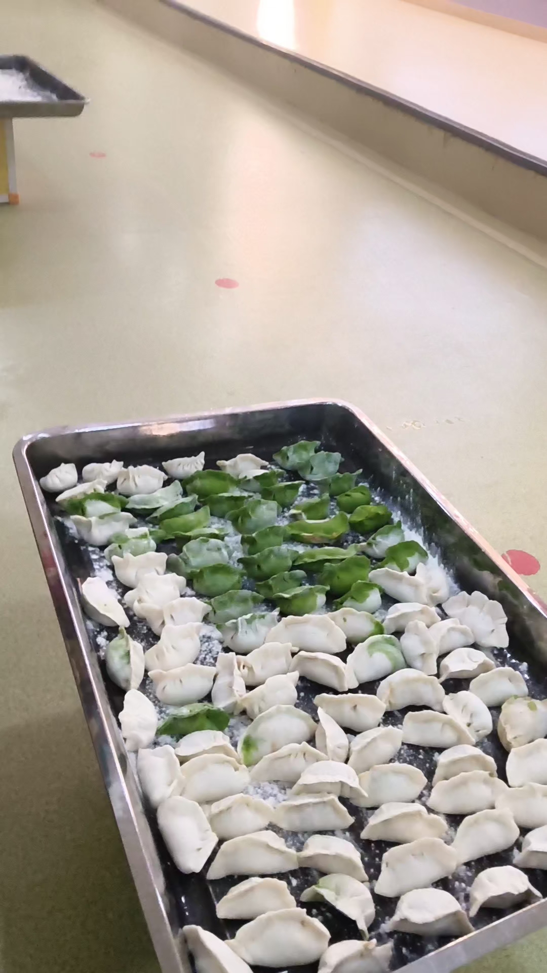 过冬至郑州金葵子语幼儿园举办夕阳红包饺子快乐冬至元旦跨年活动