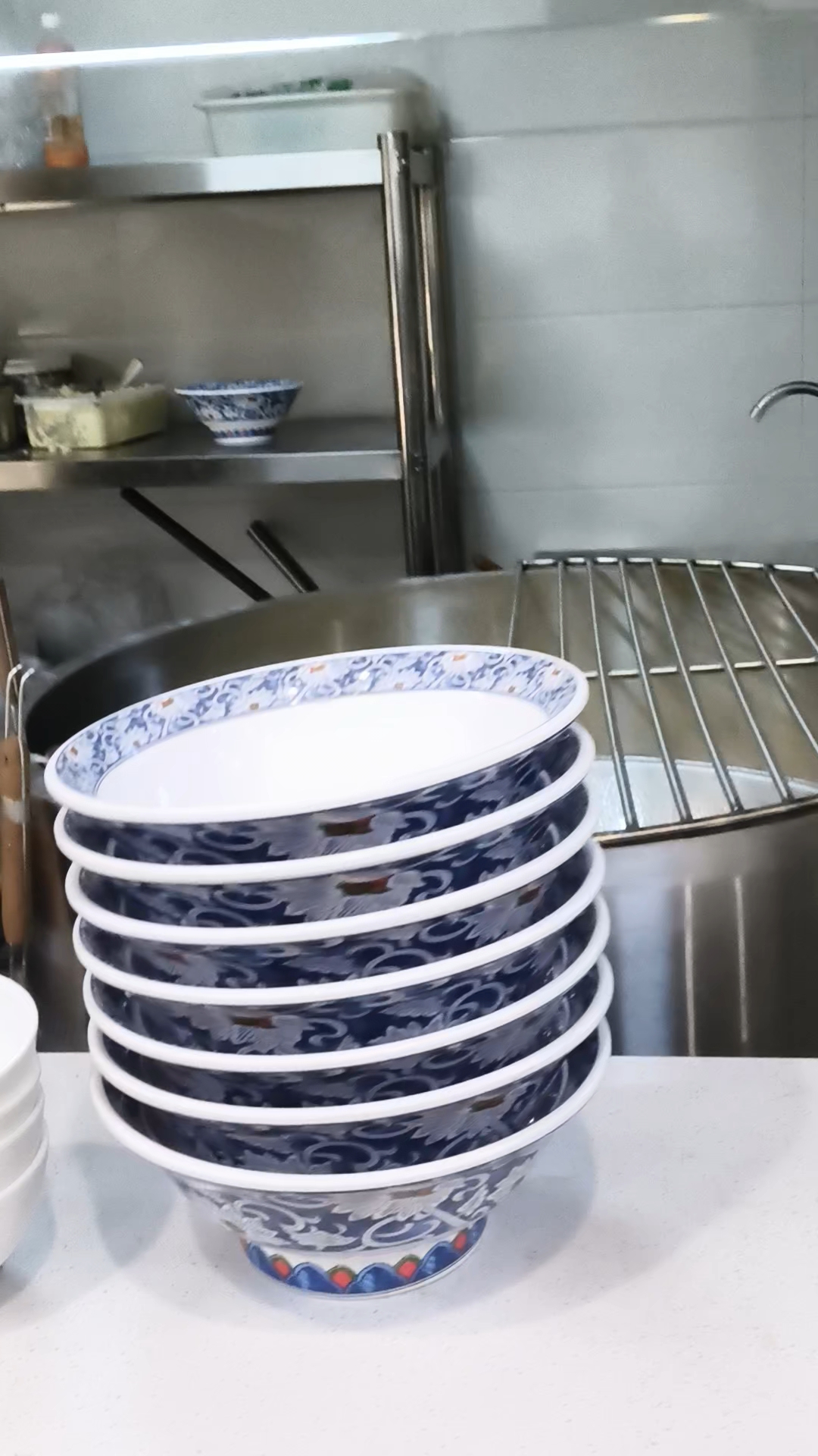 金秋初冬游郑州人民公园赏金秋菊展,中午黑羊白汤饭店吃美食烩面