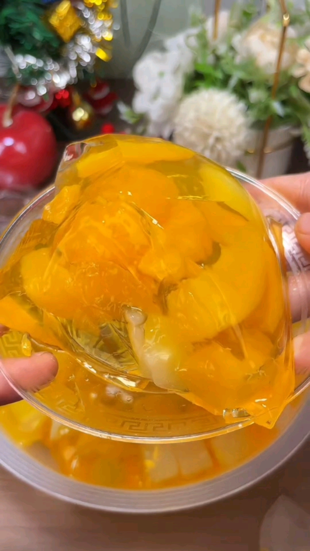 喜之郎超大果肉果冻来袭!果肉满满,果香四溢,一口爱上