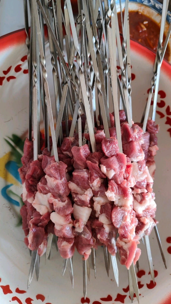 齐市大肉串和铁锅炖