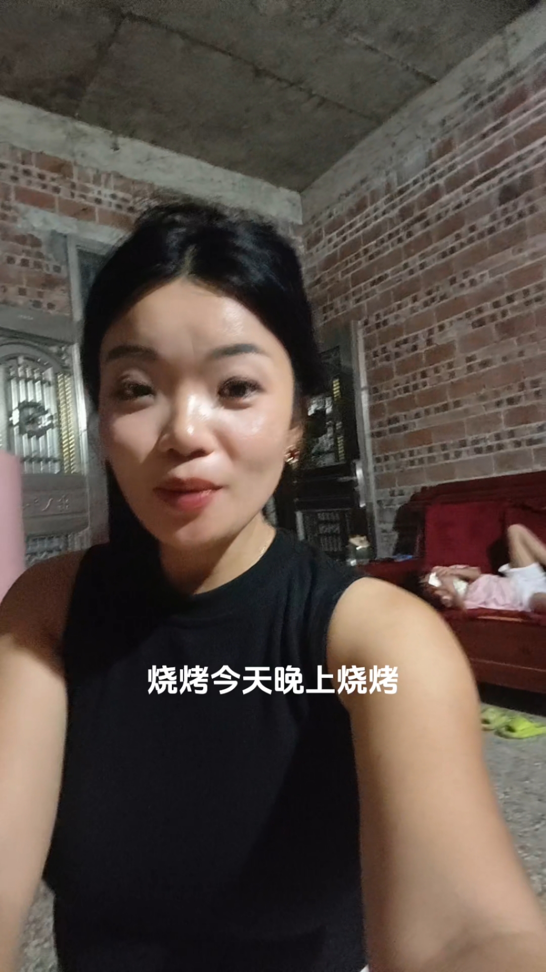 33岁小姐姐网上买烤盘,烧烤,随时可以吃烧烤太方便了。