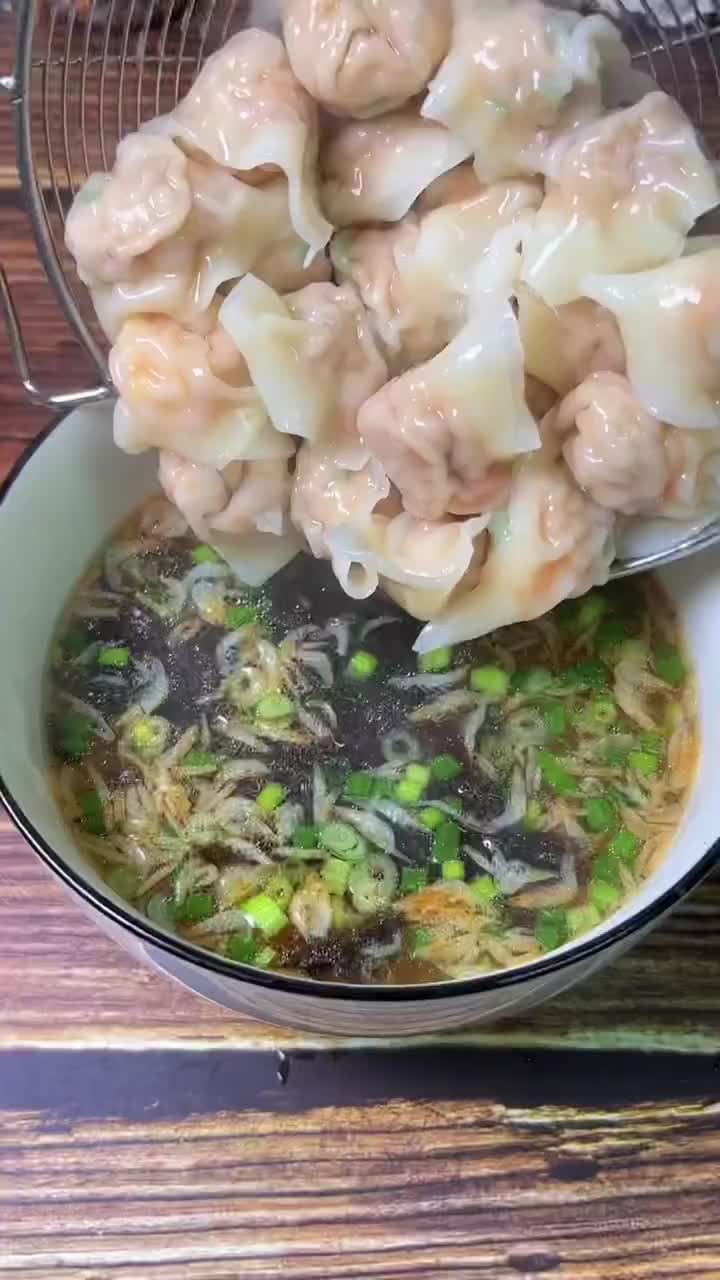 千里香馄炖是福建有名的小吃在家也可以做出肉嫩汤鲜的早餐夜宵都