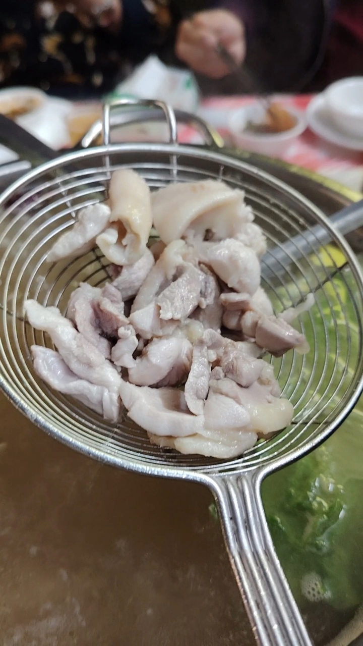 鸡骨茶土鸡锅:从食材到吃法,藏着别样的鲜醇密码