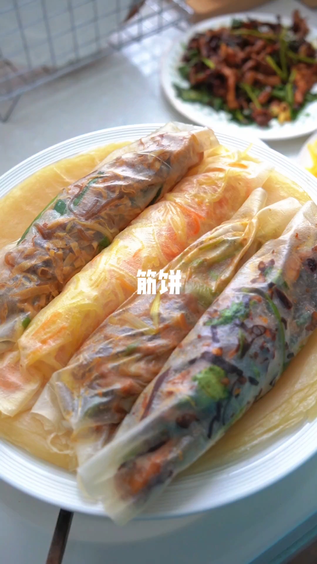 全家都爱吃的东北特色榆林镇筋饼，薄如蝉翼卷菜吃可太香了