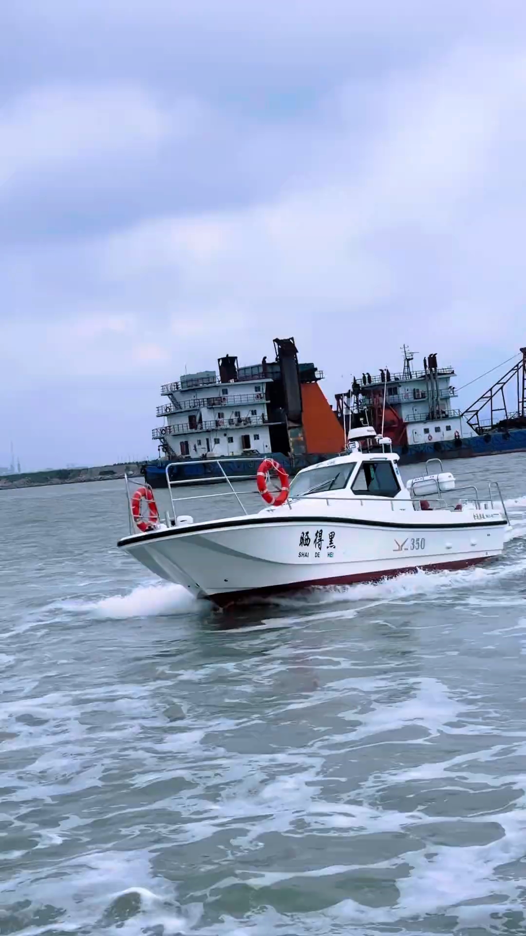 海钓艇具备的条件