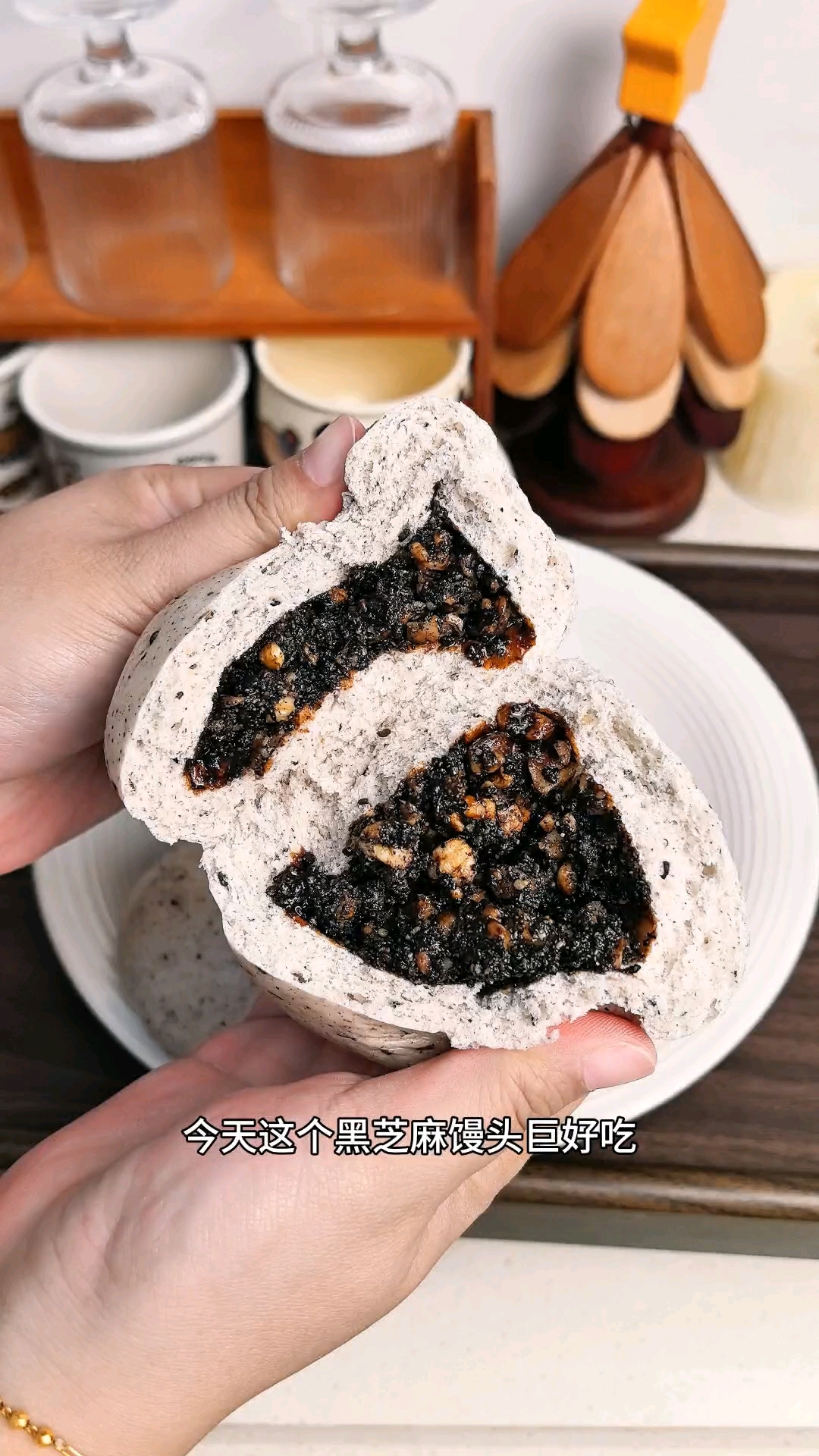 松软香甜的红糖黑芝麻核桃馒头,越嚼越香超级好吃!