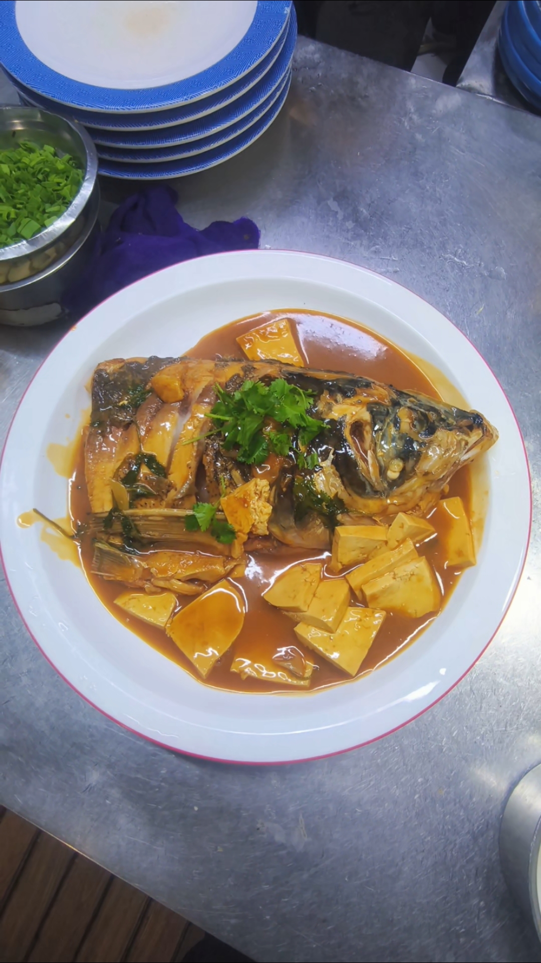 红烧鱼头  嘎嘎鲜