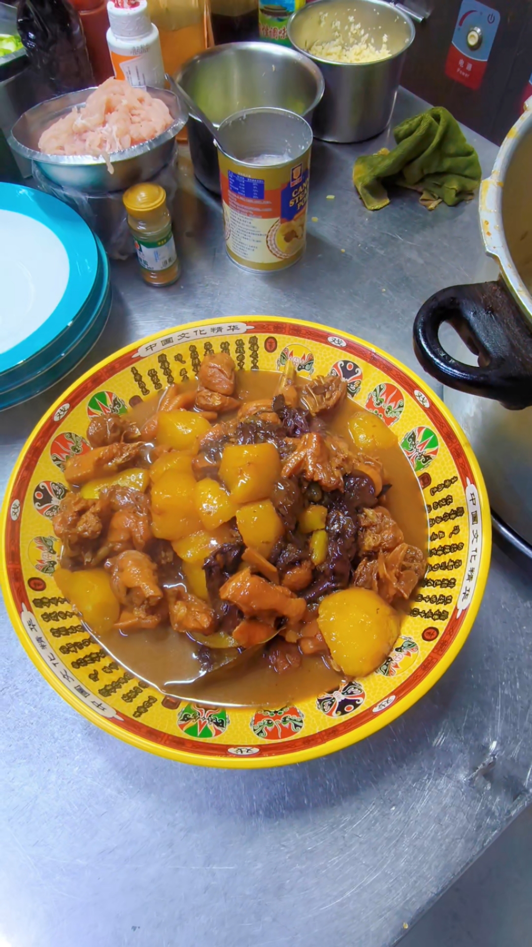 东北名菜小鸡炖蘑菇