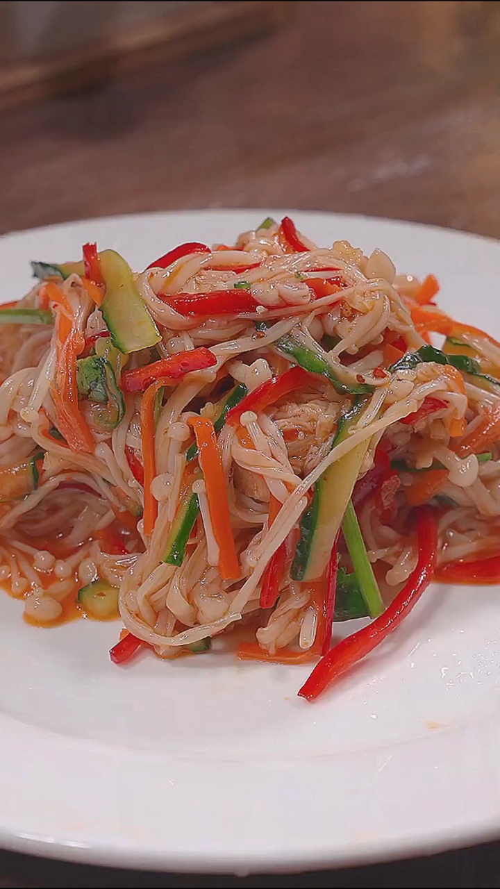 学会这样凉拌金针菇，老公直夸下酒太棒了！