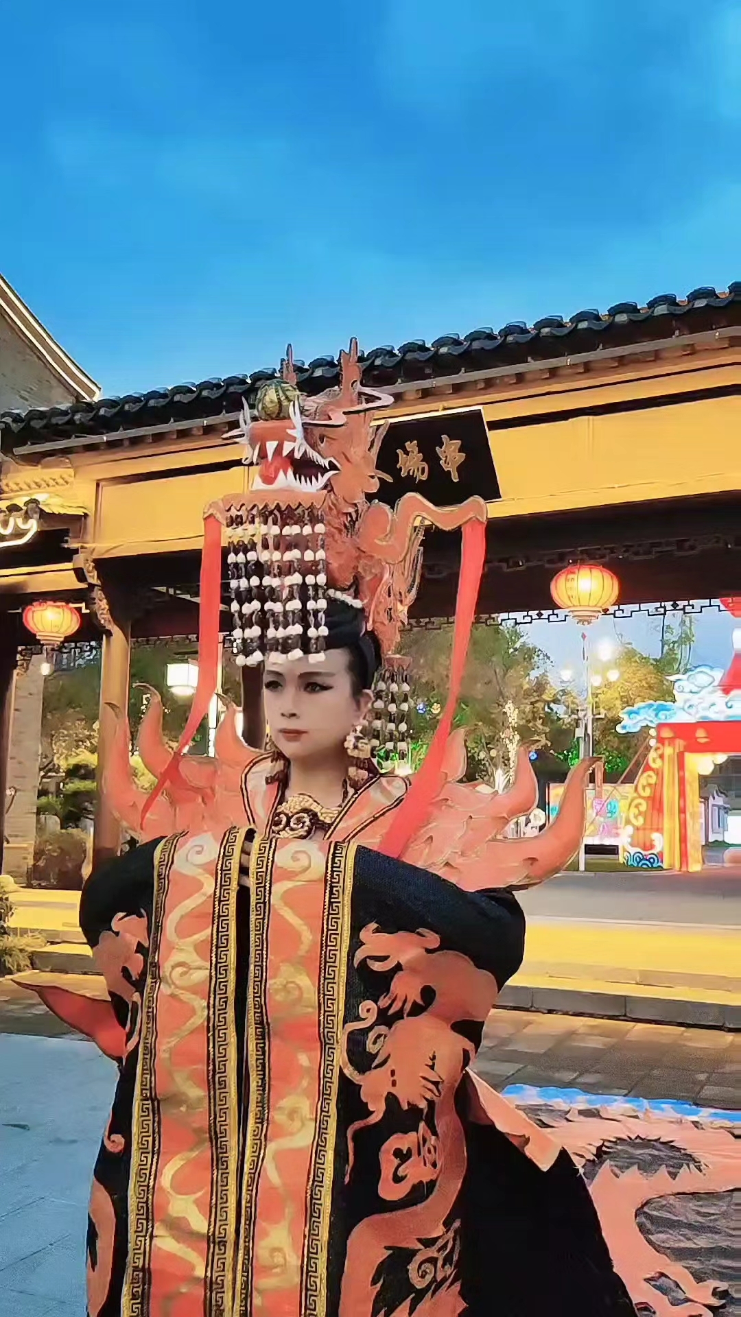 业余爱好,!蛇皮袋制作龙头饰和大戏服,做了一个多月才完成!