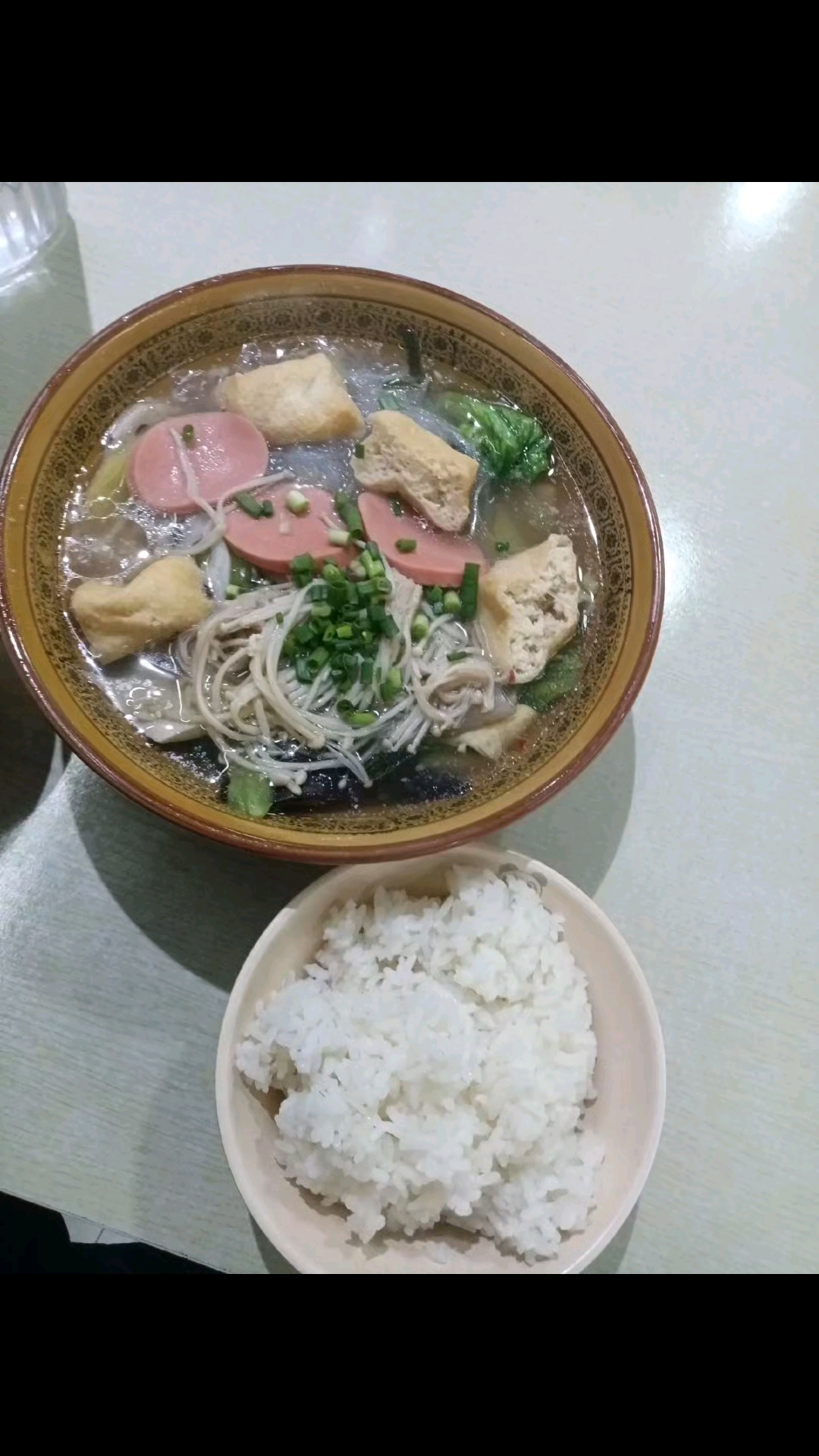 这是最爱的清汤冒菜之一,汤底很鲜,不能吃辣但又想吃冒菜可试试