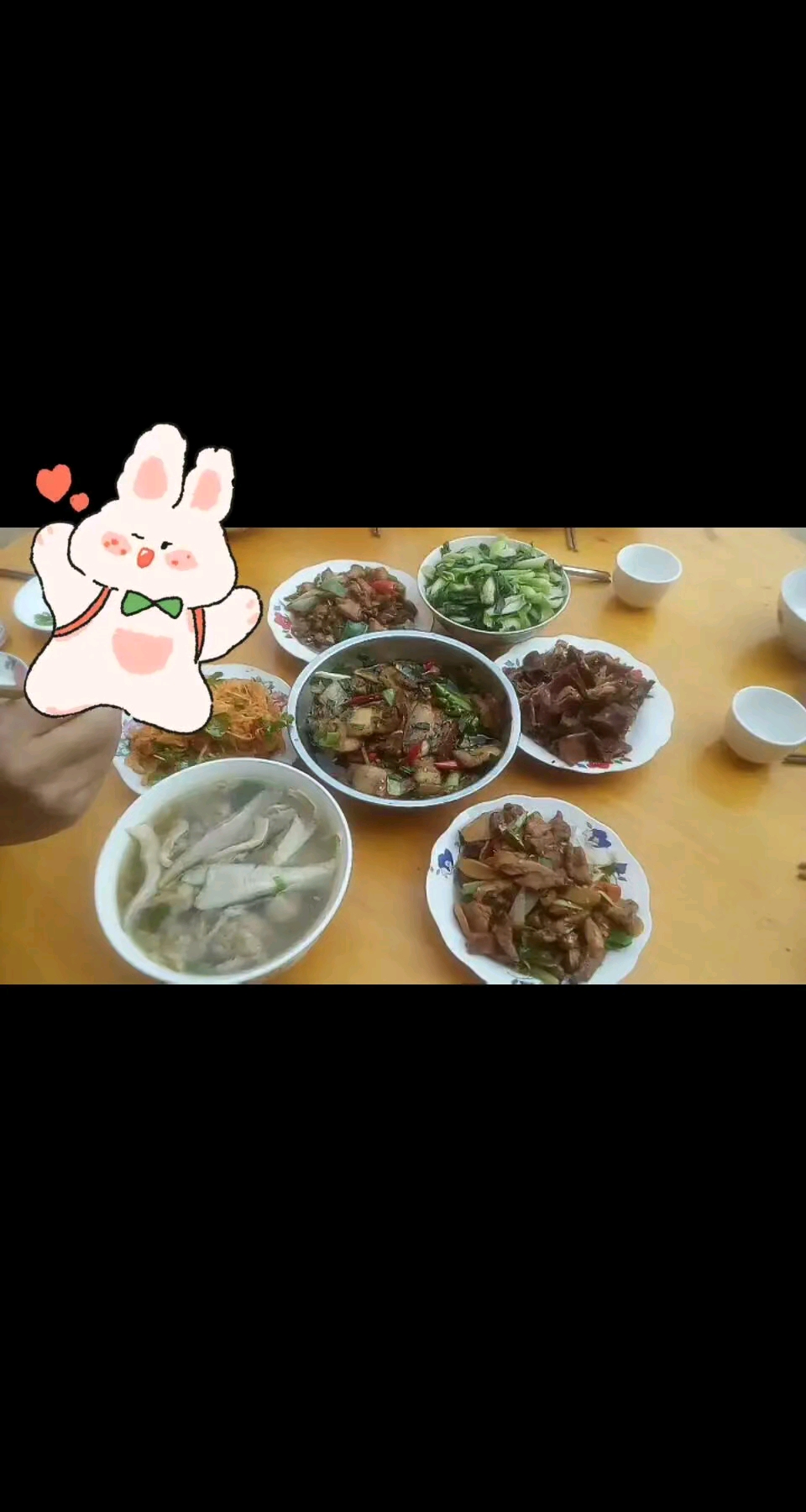 川渝地区的家常菜,有我最爱的平菇滑肉汤,川渝人唯一热爱的清淡