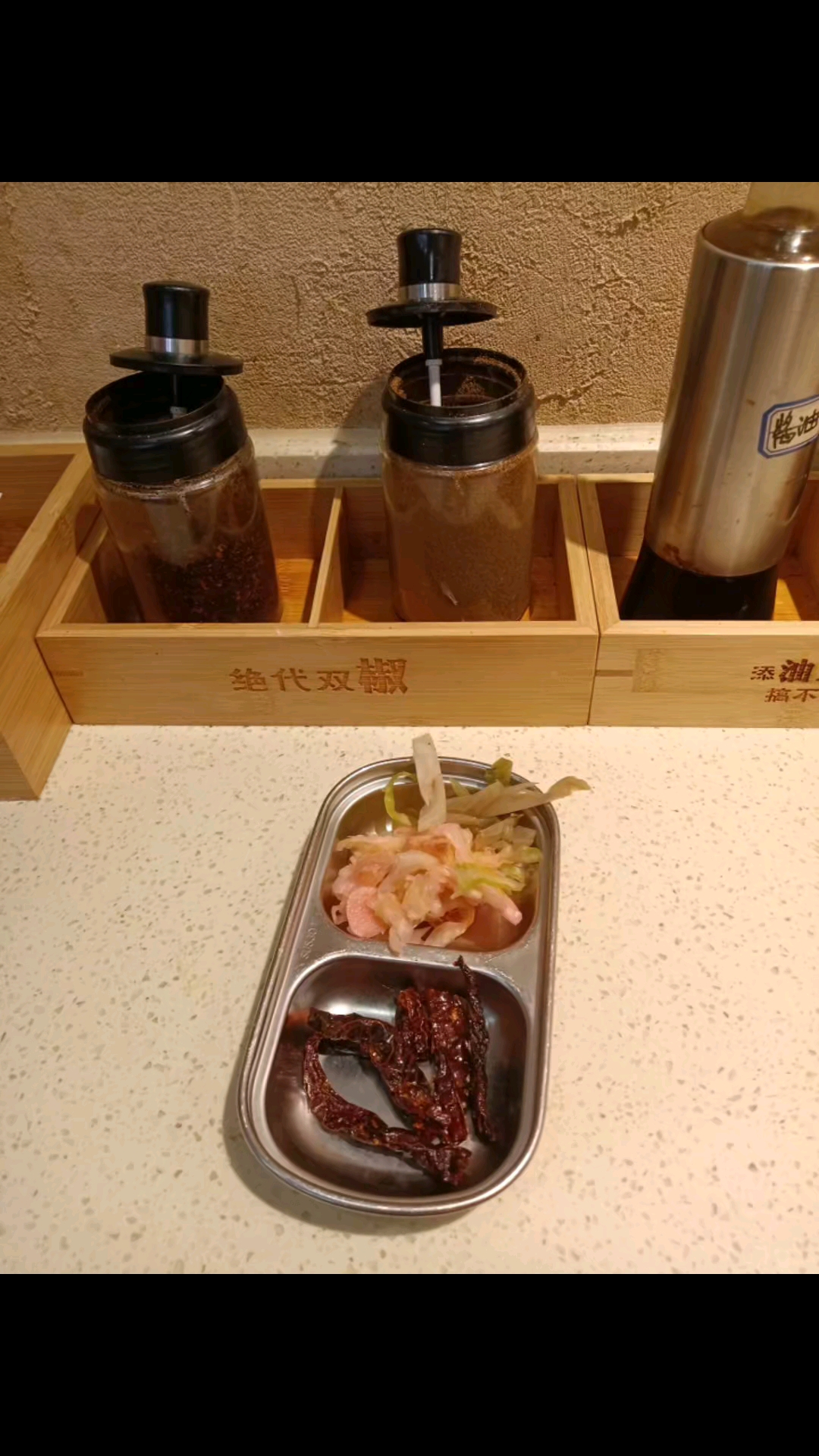 好鲜的原汤牛肉面啊!还有各种各样免费的小菜