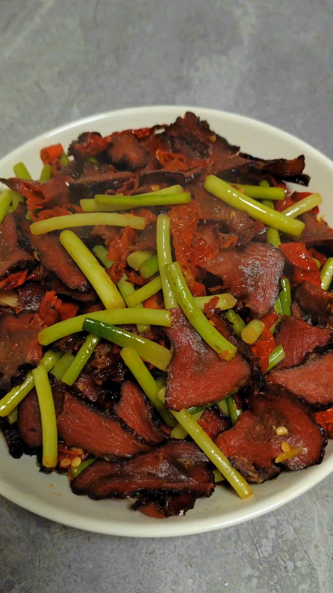今天是老妈的爱,牛肉干炒蒜苔～