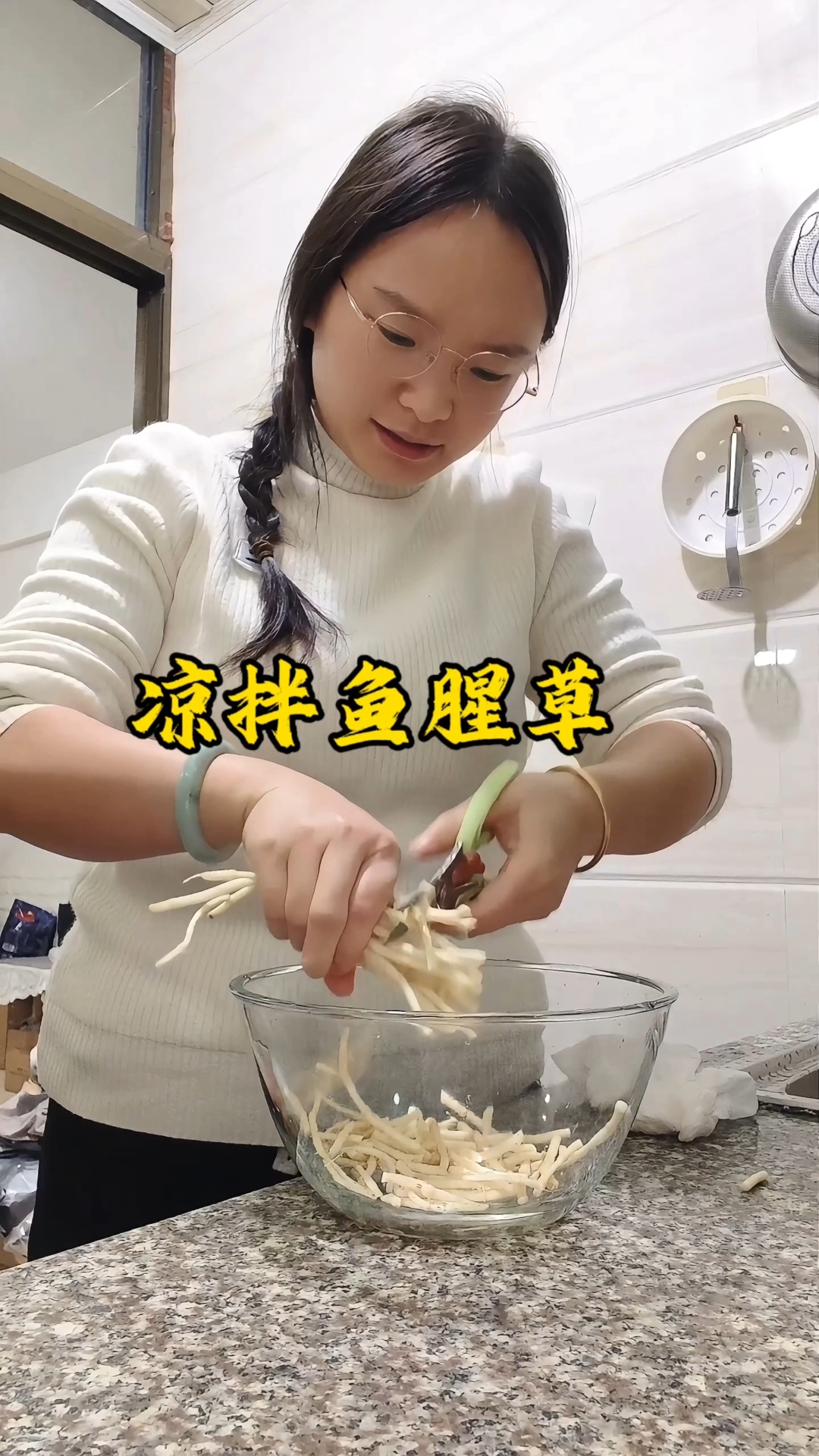 独居一人的晚餐，凉拌鱼腥草和美味的红烧肉