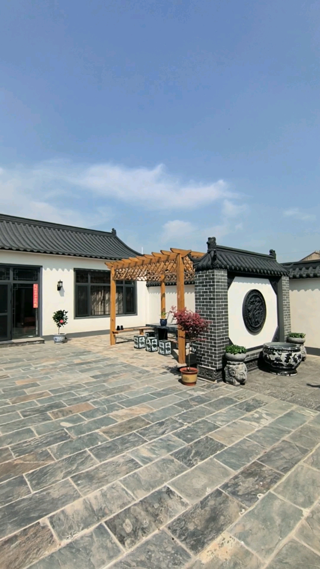 今日小院分享,徽派二合院。两室两厅一厨三卫。