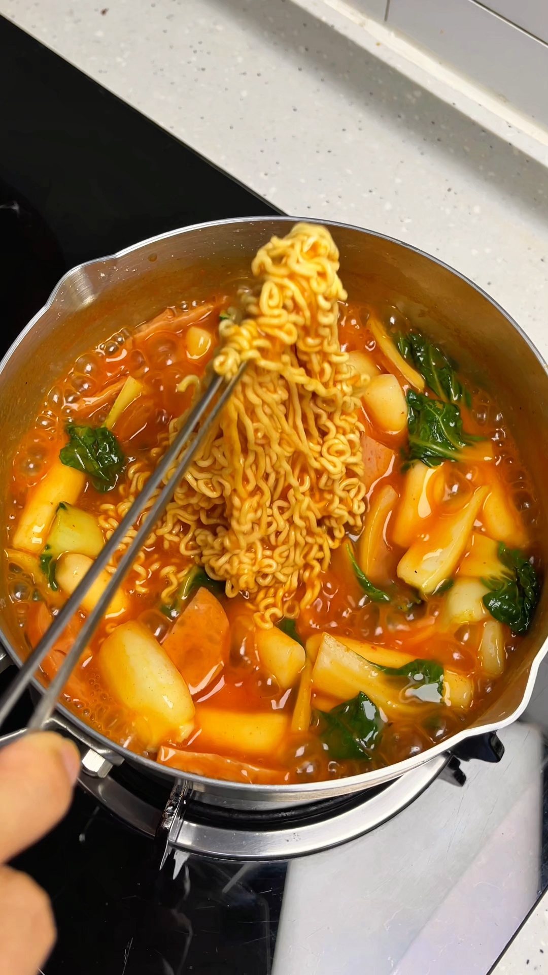 超简单的韩式辣年糕泡面